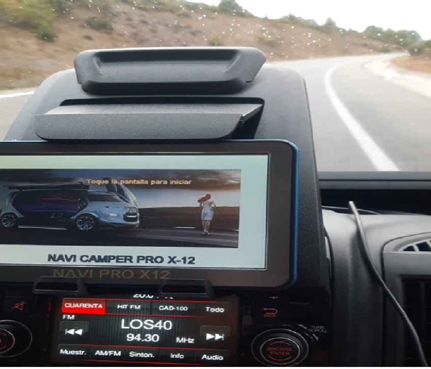 Navi Camper Pro X12 en carretera