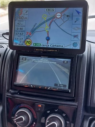 Navi Pro X13 Camper XXL sobre la radio